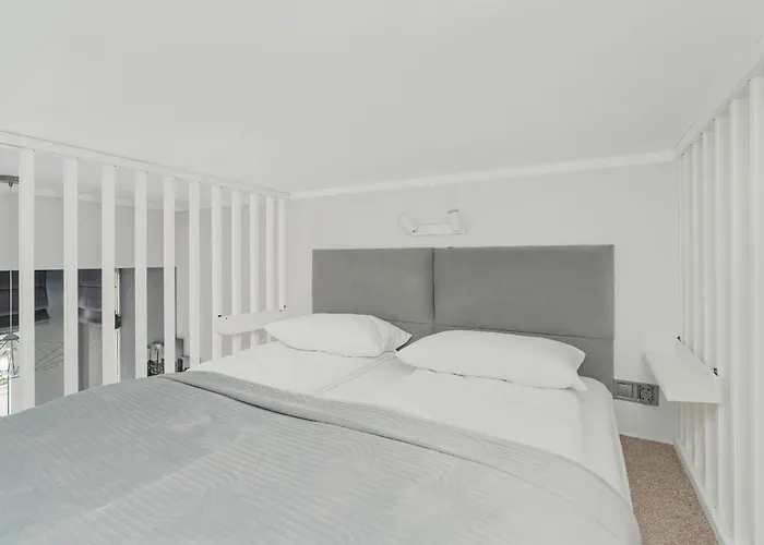 Charming And Modern Studio With Mezzanine In Poznan Center By Noclegi Renters