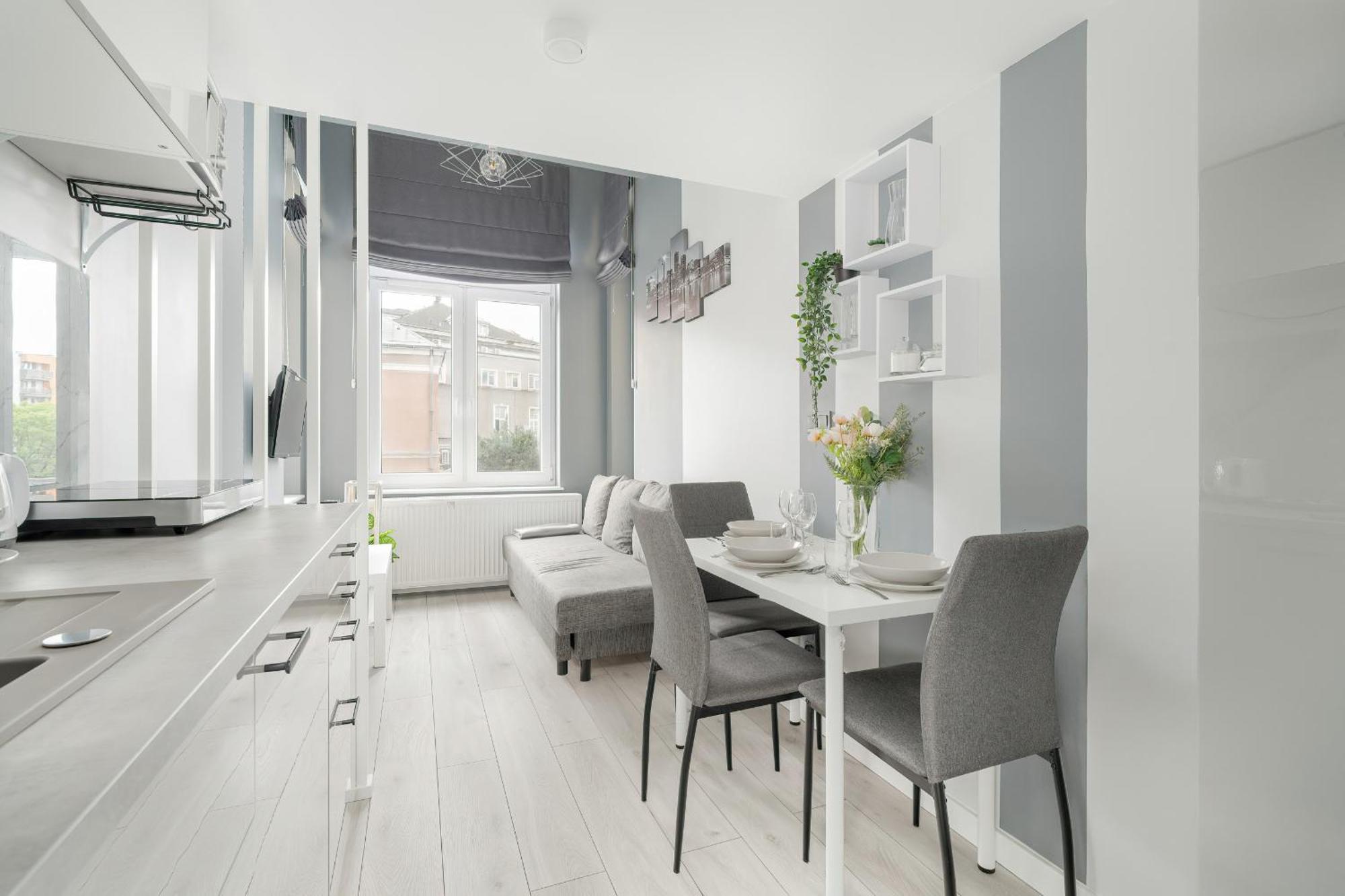 Charming And Modern With Mezzanine In Center By Renters Poznan