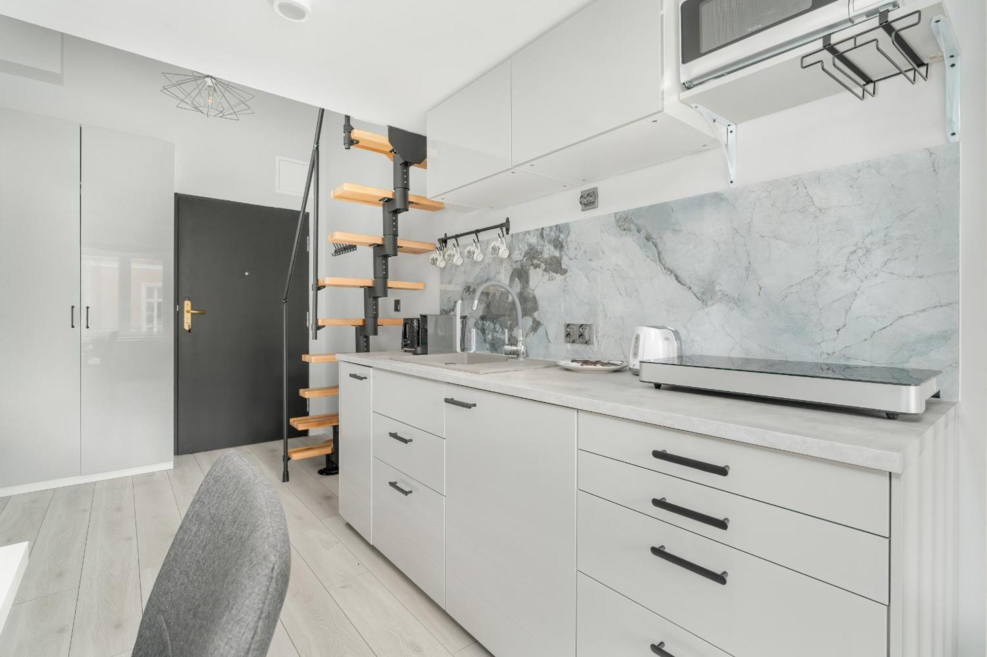 Charming And Modern With Mezzanine In Center By Renters