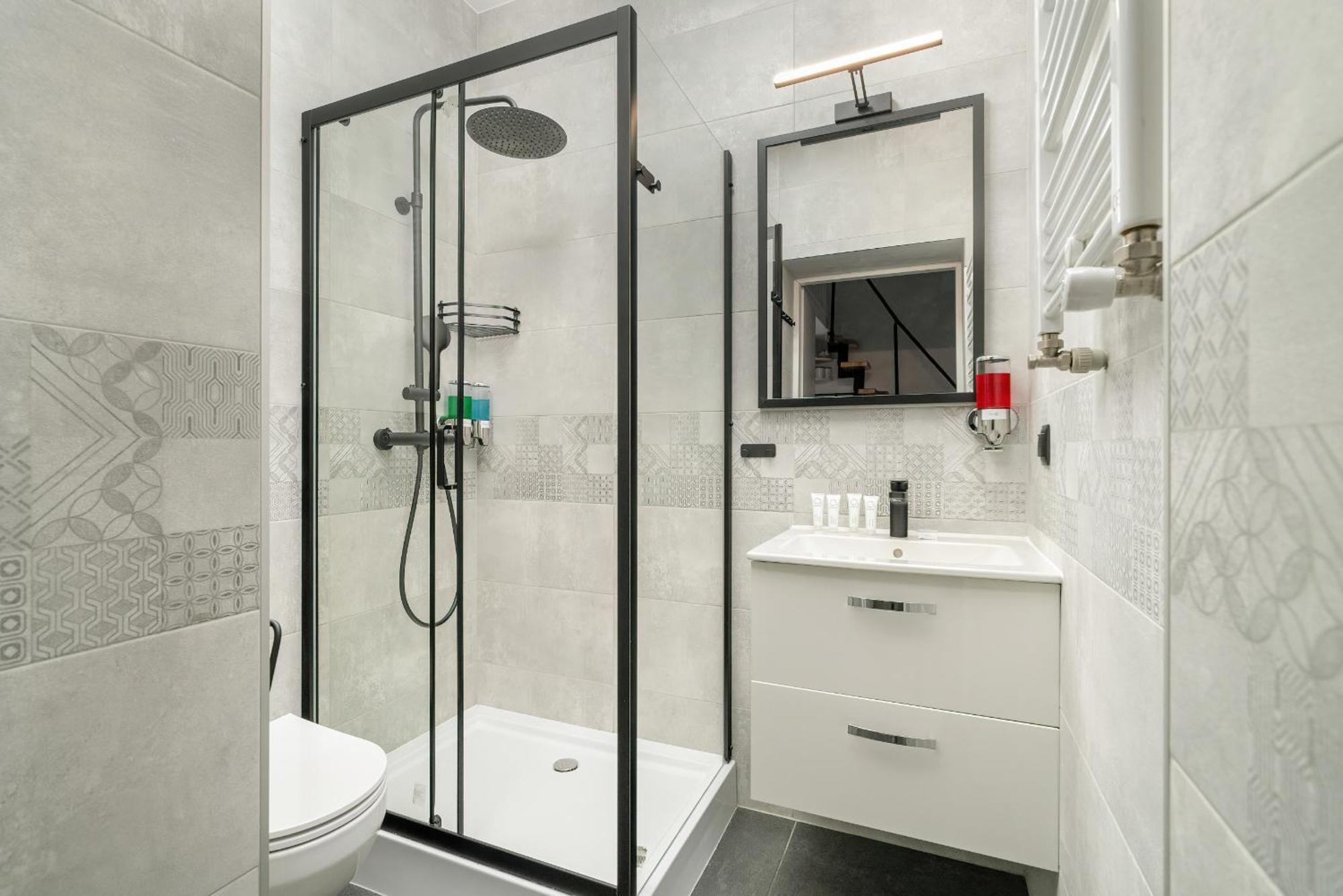 Charming And Modern With Mezzanine In Center By Renters Apartment